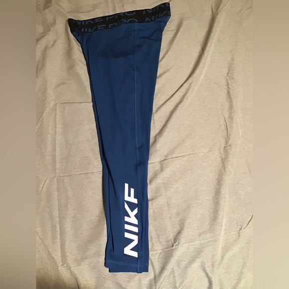 Women Nike Dri- Fit leggings. - Picture 3 of 4
